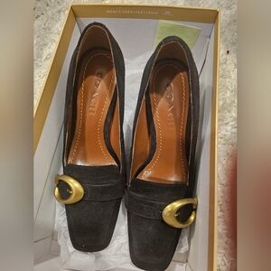 Coach black suede pumps with golden logo!
